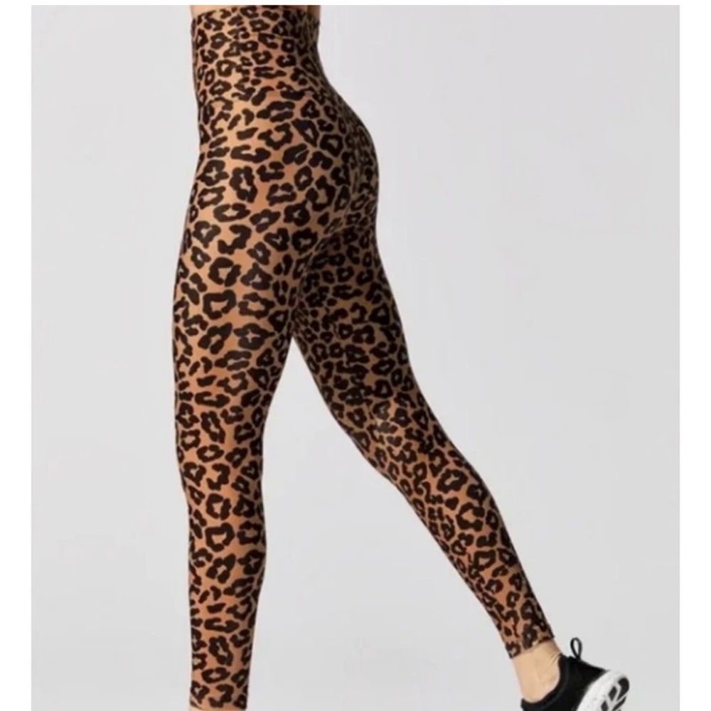 Beach Riot sports leopard print leggings size M high waist